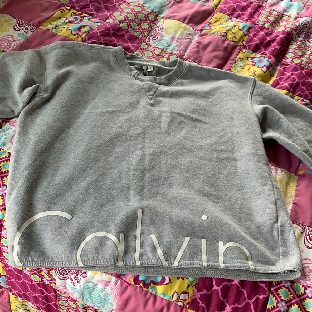 Long sleeve Calvin Klein sweater!